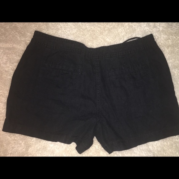 Ann Taylor Loft Black Short - Picture 4 of 5